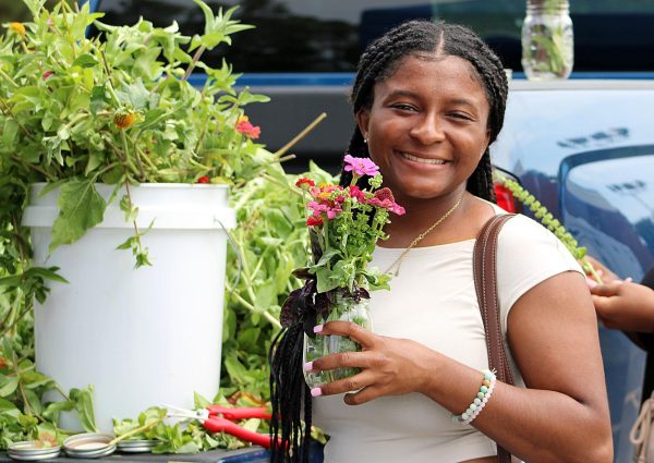 Farmer’s Market Brings Local Growers to Campus