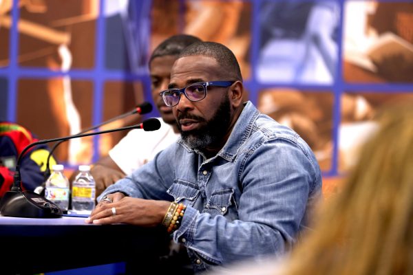 Don Napoleon, Emmy Award-winning video journalist and photographer, engages the audience in a discussion
at the Alumni Panel on Friday, Oct. 13. Napoleon earned his Bachelor of Arts in Psychology with a minor in
English/Communications from Virginia State University. 